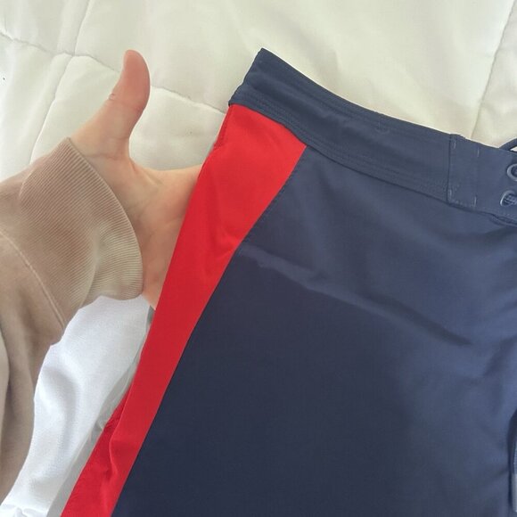 NWT Reebok Swim Trunks Mens Medium Blue Red Pull On Mesh Lining Back Zip Pocket - Picture 2 of 8